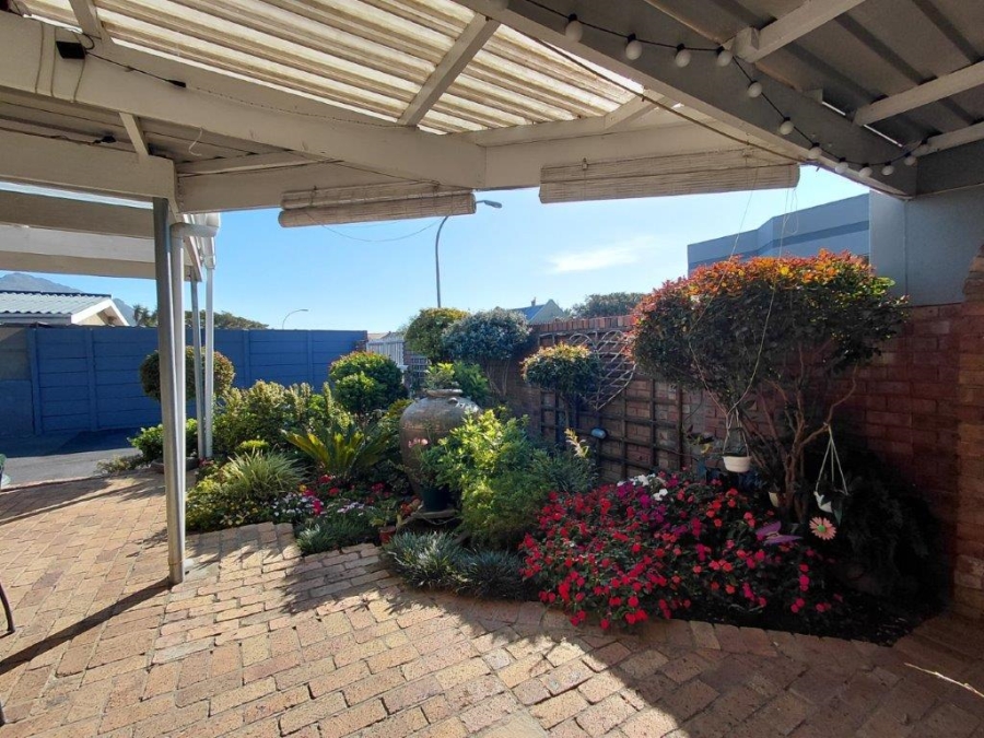 5 Bedroom Property for Sale in Winslow Western Cape